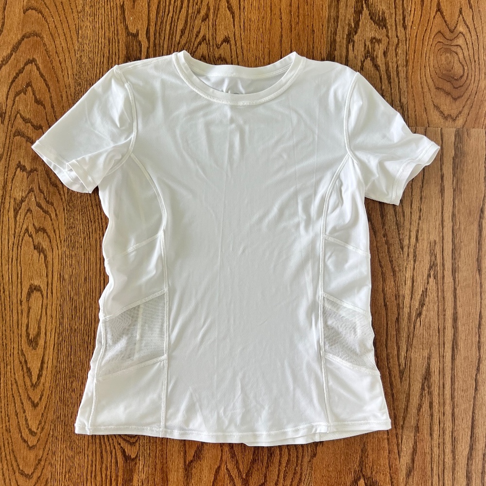 Lululemon dry fit short sleeve shirt, EUC!